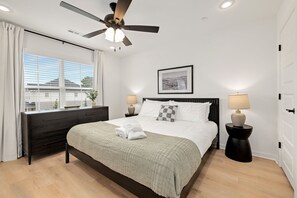 3 habitaciones, tabla de planchar con plancha, wifi y ropa de cama 