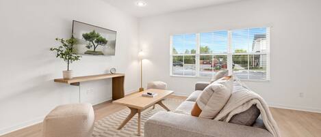 Téléviseur, bureau