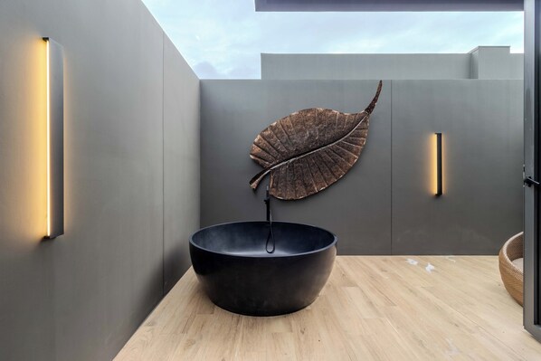 Private spa tub
