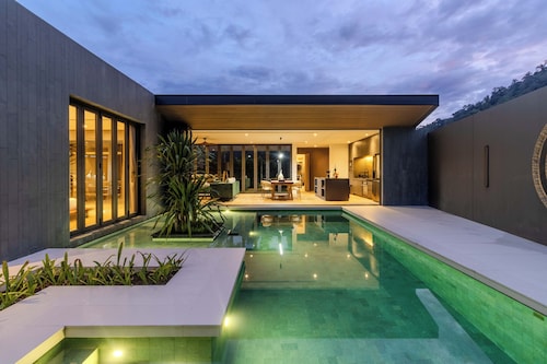 2BR with Pool and Full Kitchen V253