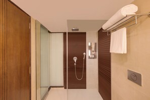 Deluxe Double Room | Bathroom - Lemon Tree Premier Navi Mumbai (Navi Mumbai)