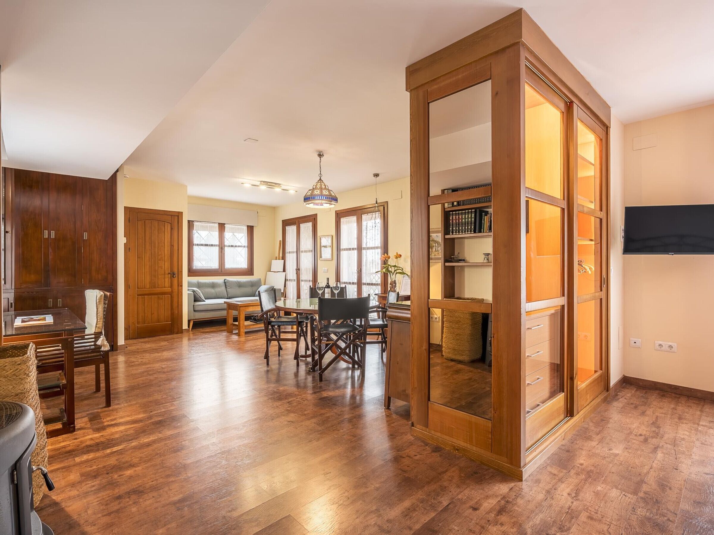 Televisie en een open haard