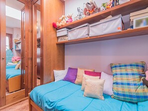 1 bedroom, internet, bed sheets