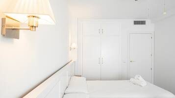 1 bedroom, internet, bed sheets