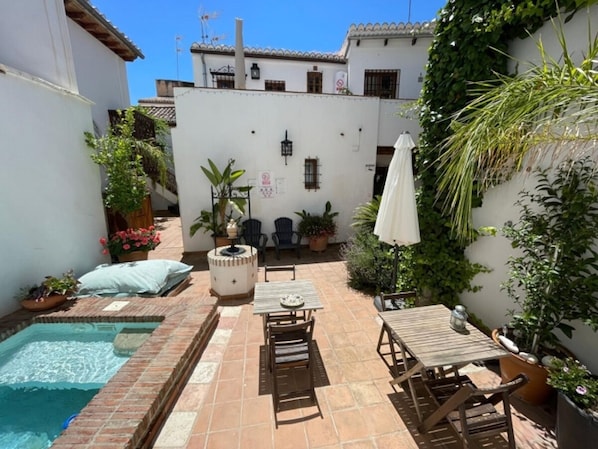 Outdoor dining - Charming Carmen in Albaicín with pool and parking (Granada)