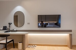 In-room safe, free WiFi