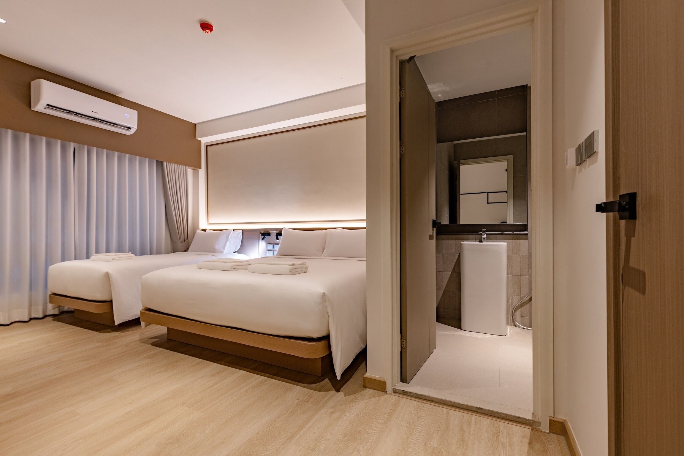 Habitación familiar, 2 habitaciones | Caja de seguridad en la habitación, escritorio y wifi gratis 