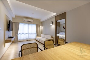 Suite Keluarga, 2 kamar tidur | Meja kerja, Wi-Fi gratis, dan seprai linen