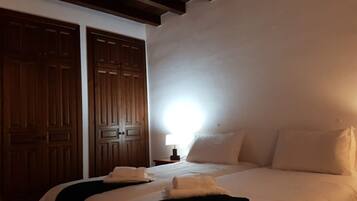 2 bedrooms, internet, bed sheets