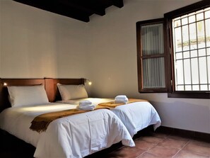 2 bedrooms, internet, bed sheets