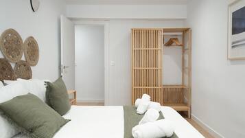 3 bedrooms, internet, bed sheets