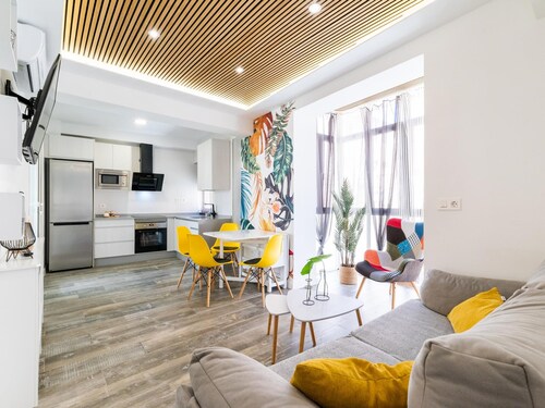 Luxury Apartment Near Granada Center - 3 Mins to Train Station