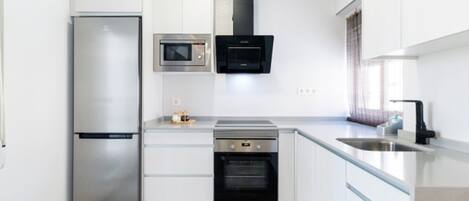 Réfrigérateur, micro-ondes, four, cafetière/bouilloire