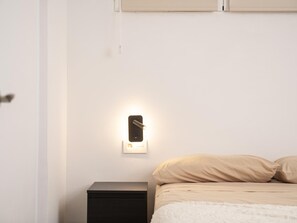 1 bedroom, bed sheets