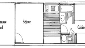 Een plattegrond van een hotelkamer met een bed, een badkamer, een kitchenette en een zithoekje.