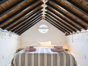 1 bedroom, bed sheets - Apartment in Granada with private pool and air conditioning (Granada)