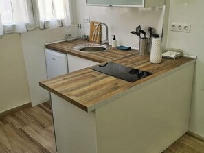 Réfrigérateur, micro-ondes, cafetière/bouilloire