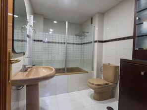 Bathroom - Charming Apartment in Historical Center Near Granada Cathedral (Granada)