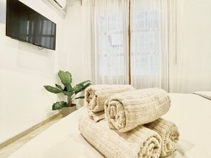 1 bedroom, internet, bed sheets