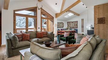 Televisie en een open haard