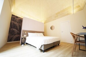 1 bedroom, desk, WiFi, bed sheets - La Chicca - Large Suite (Matera)