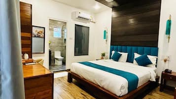 Family Suite | Egyptian cotton sheets, premium bedding, memory-foam beds, minibar