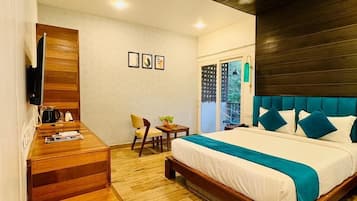 Luxury Suite | Egyptian cotton sheets, premium bedding, memory foam beds, minibar