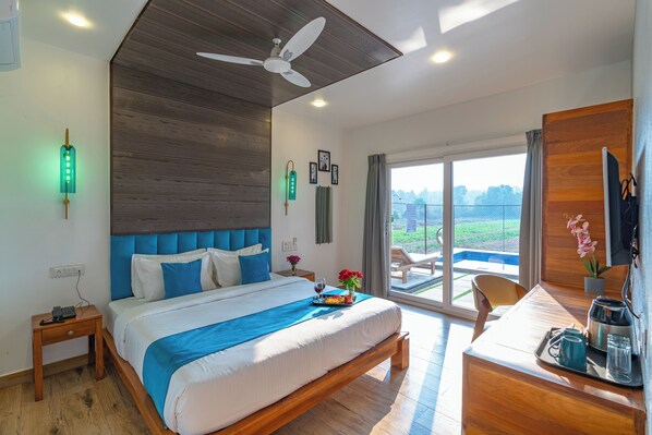 Senior Suite | Egyptian cotton sheets, premium bedding, memory foam beds, minibar - Respira Villaas (Calangute)