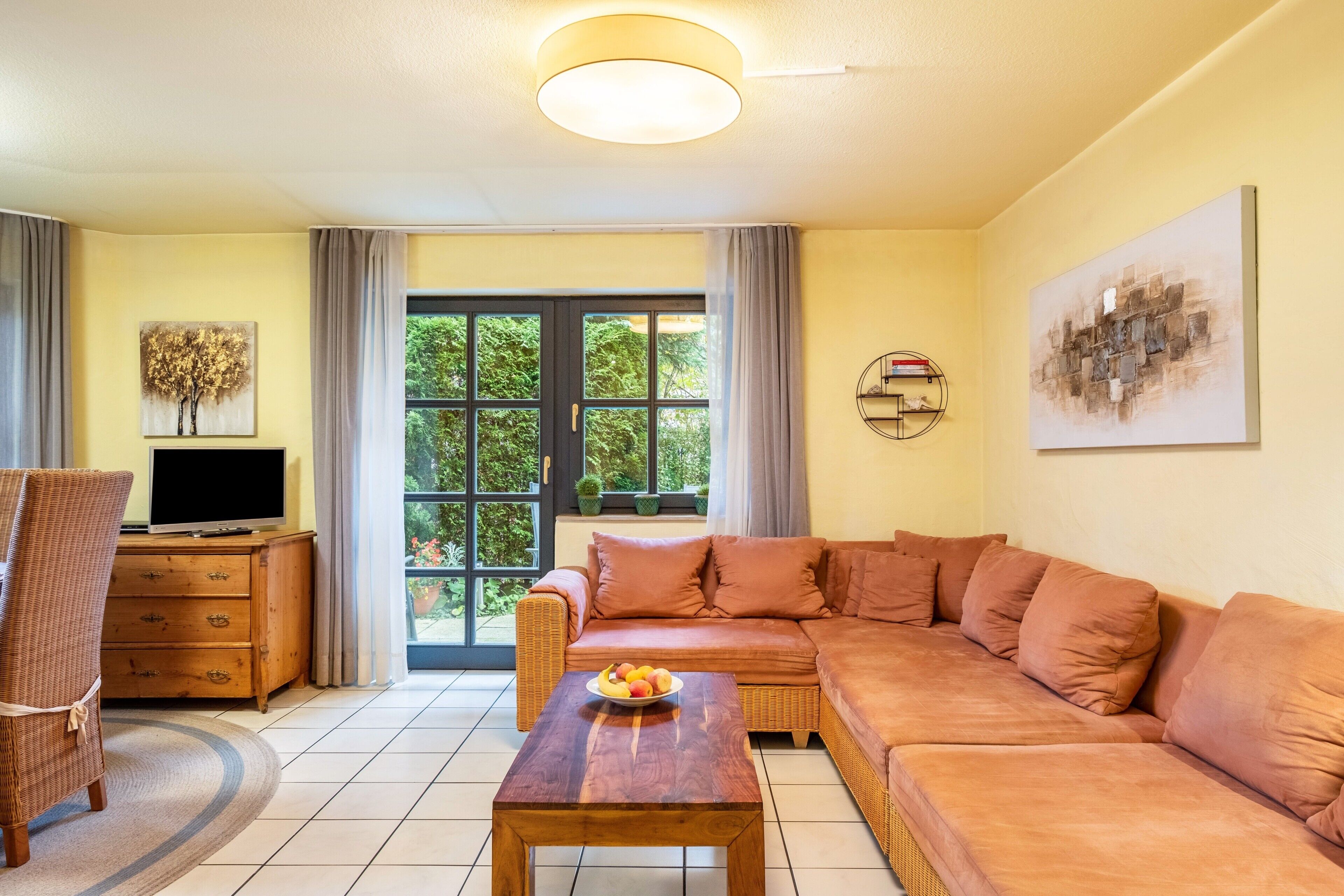 Fernseher, DVD-Player, Stereoanlage