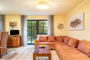 Fernseher, DVD-Player, Stereoanlage