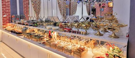 Free daily buffet breakfast