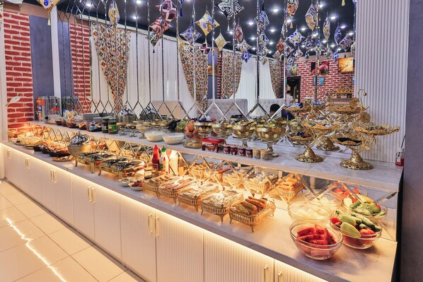 Free daily buffet breakfast