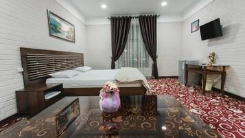 Deluxe Double Room, Park View | Desk, free WiFi