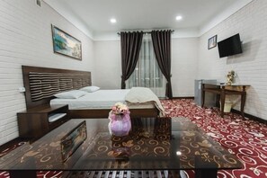 Deluxe dubbelrum - utsikt mot parken | Skrivbord och gratis wi-fi