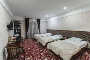 Standard Triple Room, Park View | Desk, soundproofing, free WiFi - Atlas Hotel (Margilan)