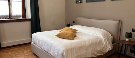 1 dormitorio, tabla de planchar con plancha, cuna de viaje y wifi gratis