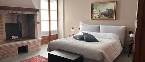 Fer et planche Ă  repasser, lit parapluie, Wi-Fi gratuit, draps fournis