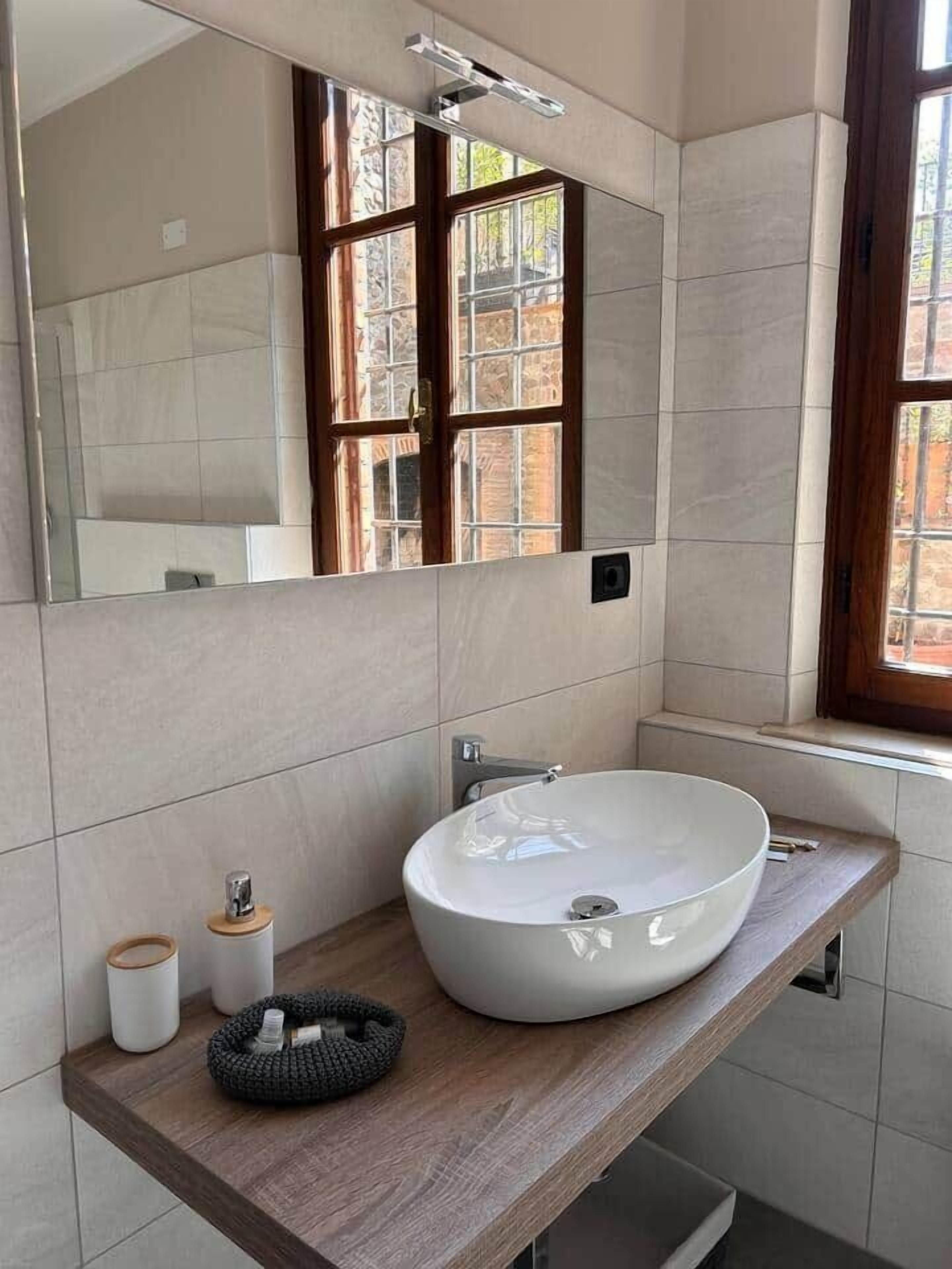 Haartrockner, Handtücher, Seife, Shampoo