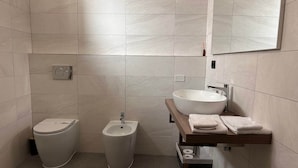 A modern bathroom with a toilet, bidet, and a large sink with a mirror above. - 4-Pop room (Dwelling 1848-Volta Mantovana) (Volta Mantovana)