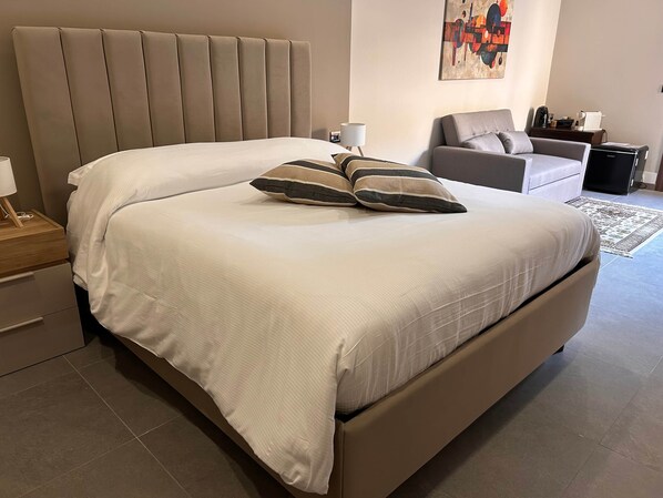1 chambre, coffres-forts dans les chambres, fer et planche à repasser
