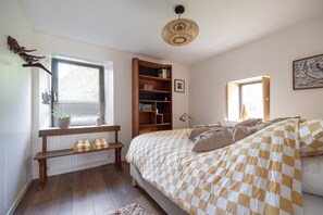 2 quartos, ferros/tábuas de passar roupa, Wi-Fi, roupa de cama