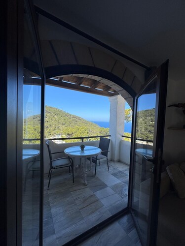 Studio with sea view and private terrace