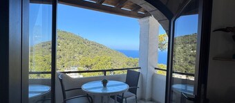 Studio with sea view and private terrace