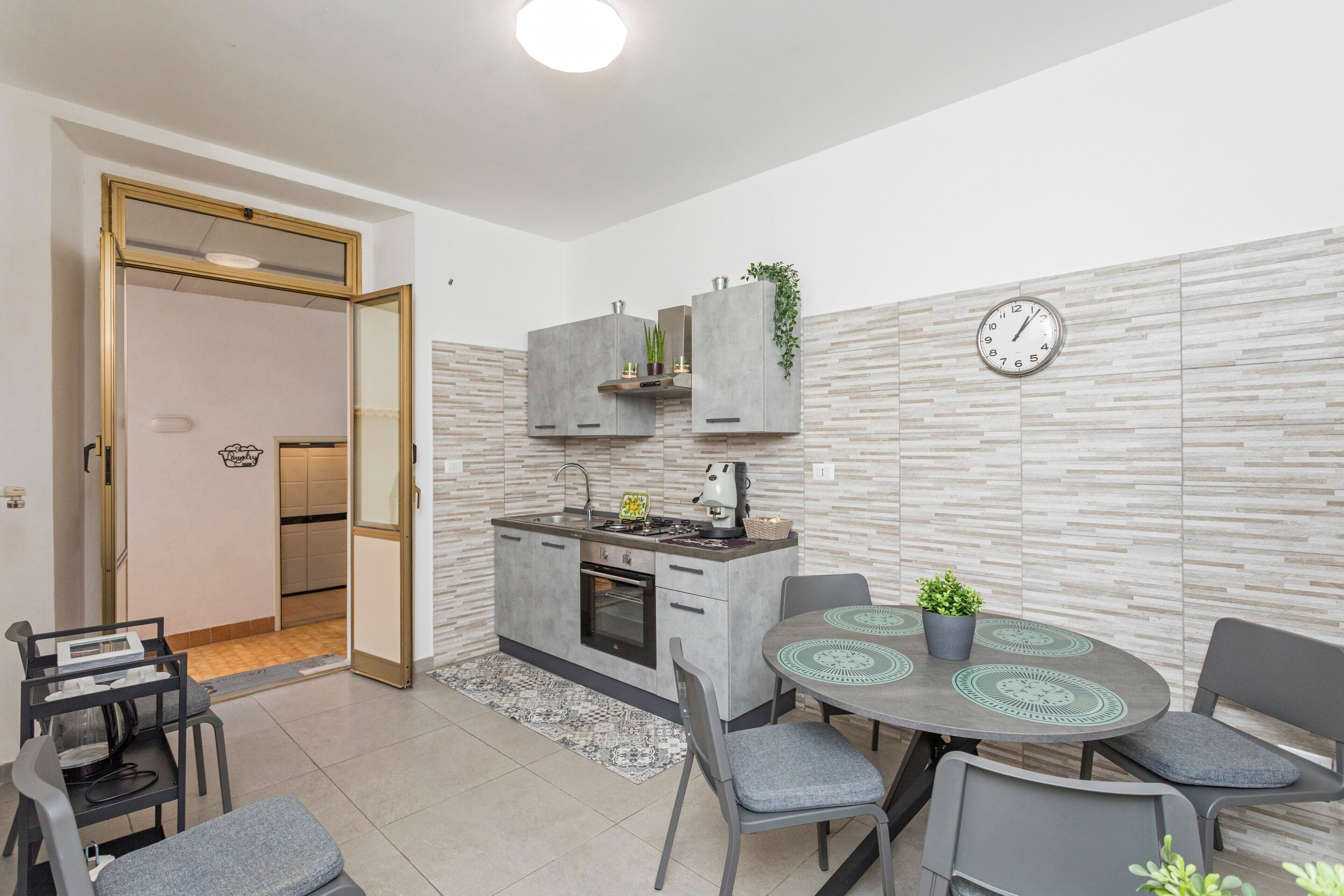 Fridge, oven, stovetop, coffee/tea maker