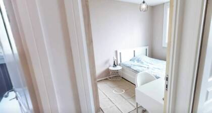 Private Room in a Shared Flat - Lyon 8e