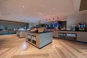 Petit déjeuner buffet servi tous les jours en supplément