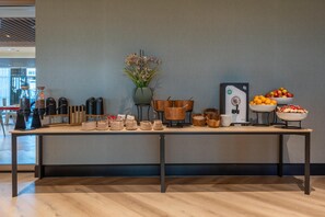 Daily buffet breakfast for a fee - Radisson Hotel Amsterdam Airport Schiphol Hoofddorp (Hoofddorp)