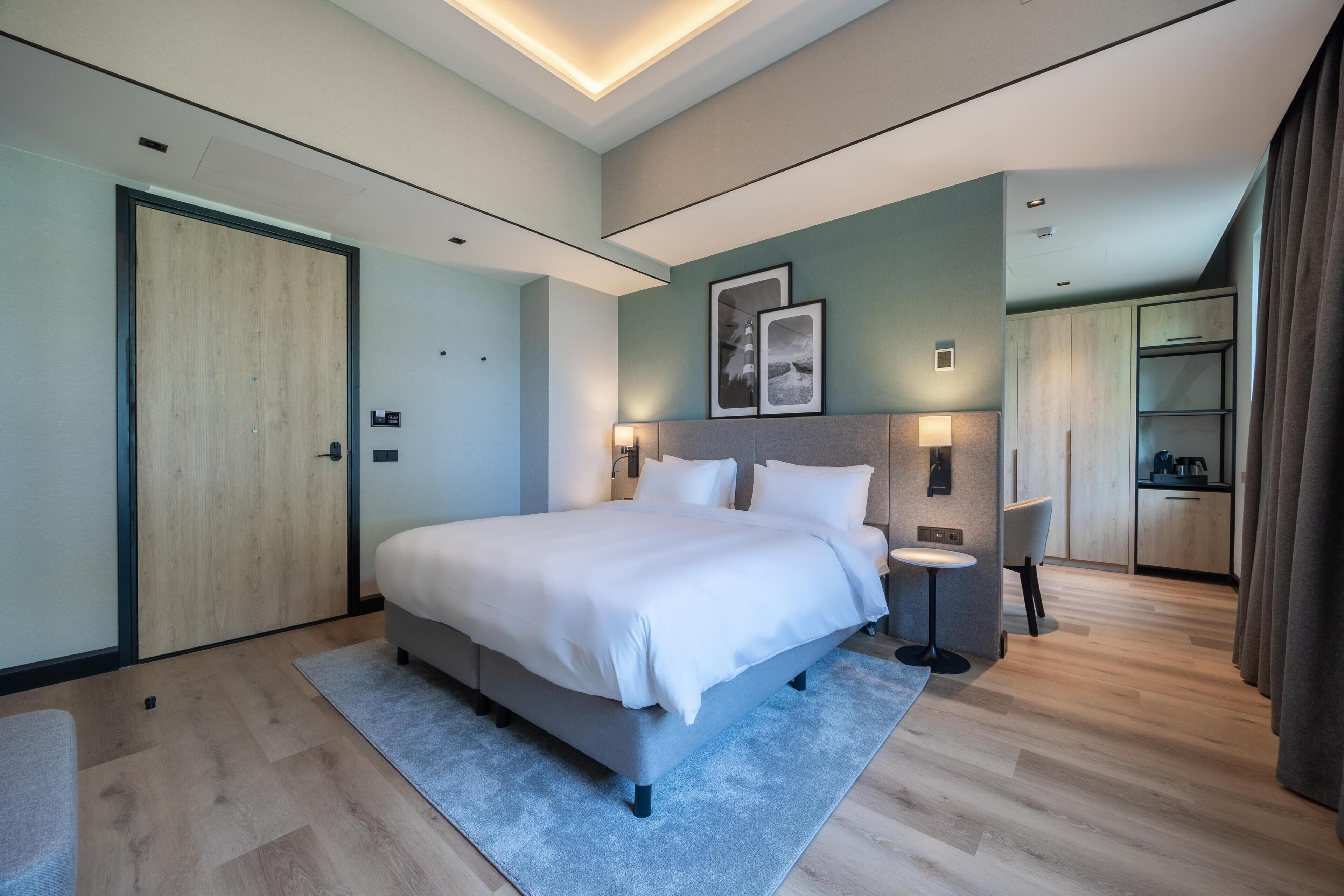 Superior Room | Minibar, soundproofing, iron/ironing board, cribs (surcharge)