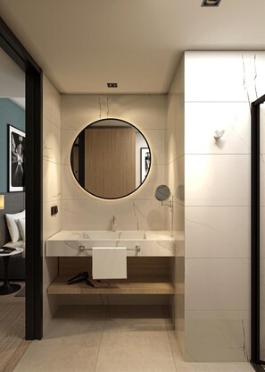 Chambre supérieure | Salle de bain | Douche, douche cascade, articles de toilette (gratuits)