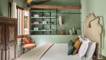 Classic Room with Internal View | Desk, free WiFi